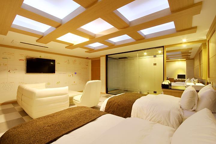 Suwon Orsay Business Hotel Eksteriør billede